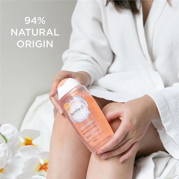 dung-dich-ve-sinh-phu-nu-femfresh-mau-cam-daily-wash-250ml-06